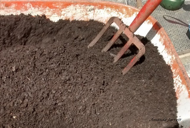 improve soil with compost